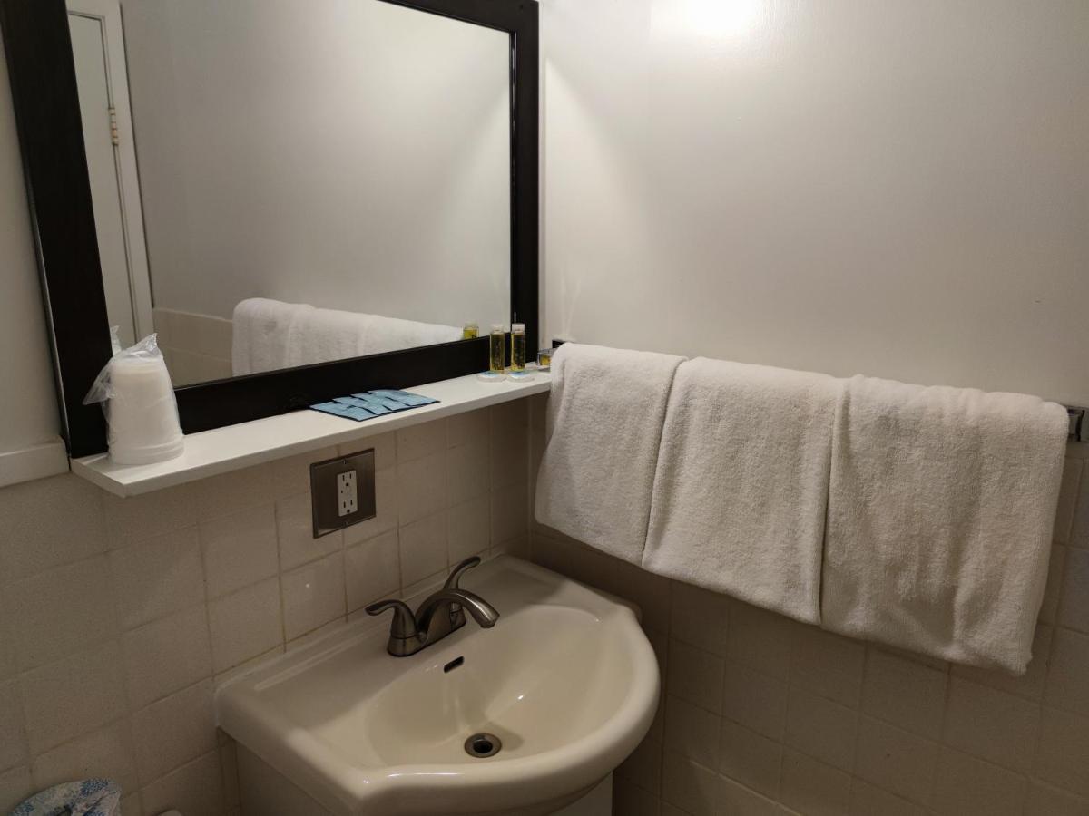 Pemberton Hotel  Bagian luar foto